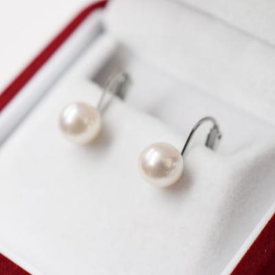 ふるさと納税 天草市 8-8.5mmあこや真珠 パールイヤリング F:シリコン小 K14WG 直結_S085-333A |  | 02