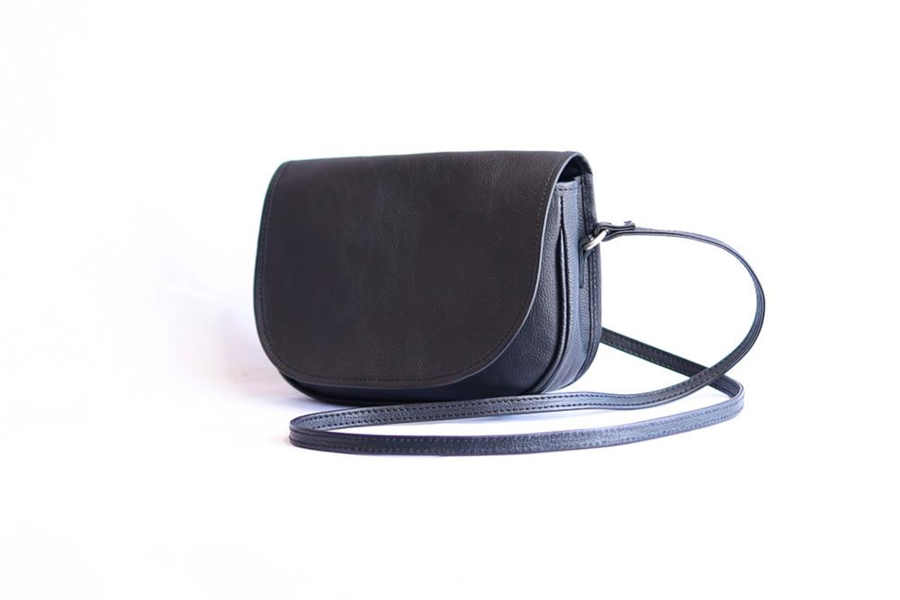 【ショルダーバッグ】Frap shoulder bag Small　カラー：Black