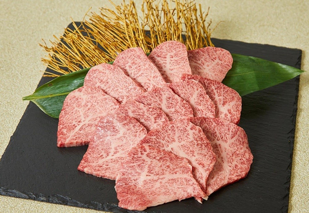 
                  佐賀牛トモ三角 焼肉用800ｇ（400ｇ×2）
                