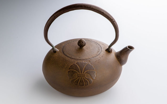 たたら製鉄 鉄瓶 1個 島根県雲南市/株式会社たなべたたらの里（奥出雲前綿屋　鐵泉堂） やかん ケトル 直火 [AIAV015]