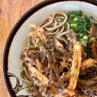 ふるさと納税 伊平屋村 【もずくめん】と【メッシュキャップ】【ポーチ】ネイビー |  | 03