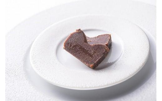 至高 ガトーショコラ スイーツ お菓子 ケーキ デザート ショコラ 濃厚 味わい ALBEDO アルベド チョコレート ギフト プレゼント 贈り物 高級 洋菓子 手作り 濃厚チョコ ビター 甘さ控えめ 贅沢 絶品 人気 おすすめ 専門店 215g 究極 絶妙 焼き加減 逸品 クーベルチュール 華やかな香り 優雅 口どけ 余韻 美味しい カカオ 発酵バター 朝産み卵