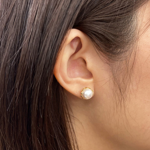 S101-429_あこや真珠 天草 熊本 ピアス ミルククラウン 8mm - 8.5mm 皿 花型 花びら ホワイトピンク