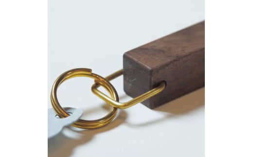 【選べる形】キーホルダー 「Wood Stick」 7種類 キーストラップ 木材 木 材料 端材 ホテルキー クローバー型 丸型 北海道 北広島市
