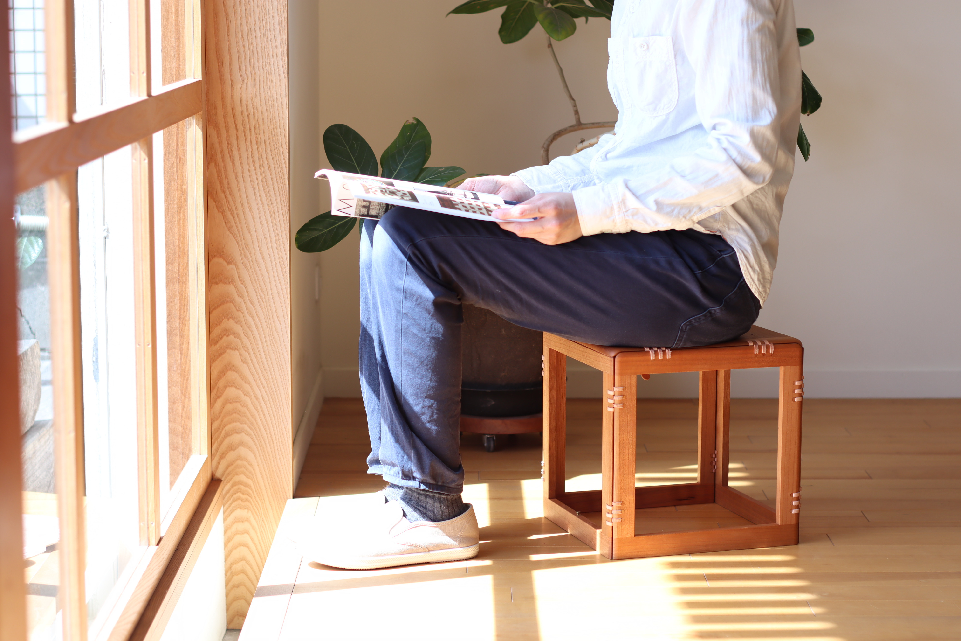 
            木製 折り畳み 椅子 「patol stool（ロータイプ）」  板座   ( 京都 宇治 家具 インテリア スツール イス 木 折りたたみ 和風 おしゃれ 人気 伝統 技法 受賞 )
          