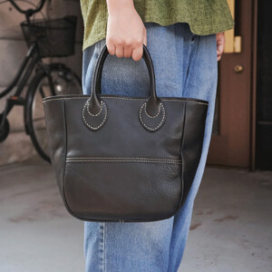 【全6色】栃木レザーのトートバッグ シュリンクタイプ ハンドステッチ ソフトな手触り 小さめトート /Tote bag 03S/チョコ/minca　340