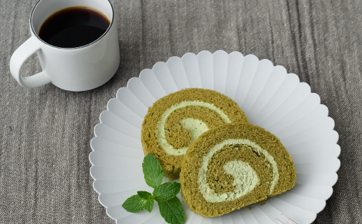 【プレミアム米粉ロールケーキ】神埼桑菱茶ロール【グルテンフリー 保存料不使用 贈り物 お歳暮 お中元 お祝】(H053295)