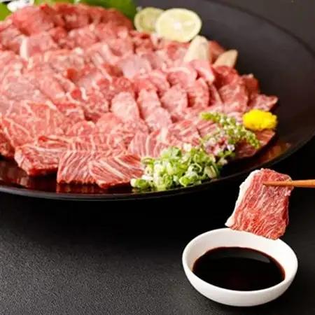 【3ヵ月毎定期便】馬刺し　カナダ産国内肥育　大トロ　300g(益城町)全3回【配送不可地域：離島】【4068470】