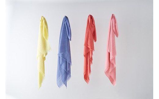 
                  「しけ絹」を、富山の植物を使って染めあげたストール【バリエーションBQ002a-BQ002c-V】3色
                