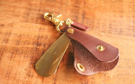 【minca】栃木レザーの真鍮靴ベラキーホルダー/シューホーン01/レッド　641
