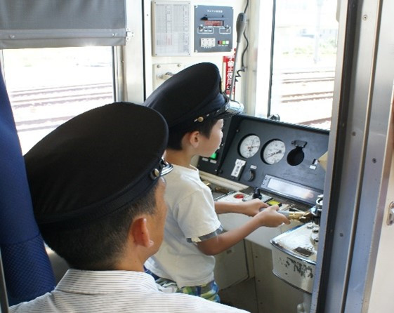 
            【2025年7月12日（土）開催分】えちぜん鉄道　こども電車運転体験・車両基地見学　（寄付の使い道に「地域鉄道の応援（えちぜん鉄道）」を選択された県外在住の方のみ）
          