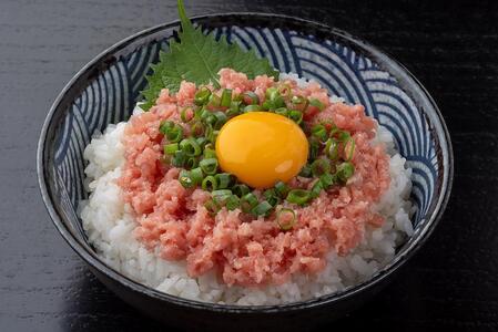 天然マグロのタタキ丼セット 約200g×10パック 【株式会社LATERAL】 [ATAY065]