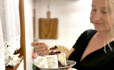 Cheeseanista チーザニスタ Little Island tyrί (マリネードチーズ 牛乳×1・ヤギ乳×1) ＆ 沖縄ヨーグルト×3 沖縄市 / Little GREEK Kitchen[