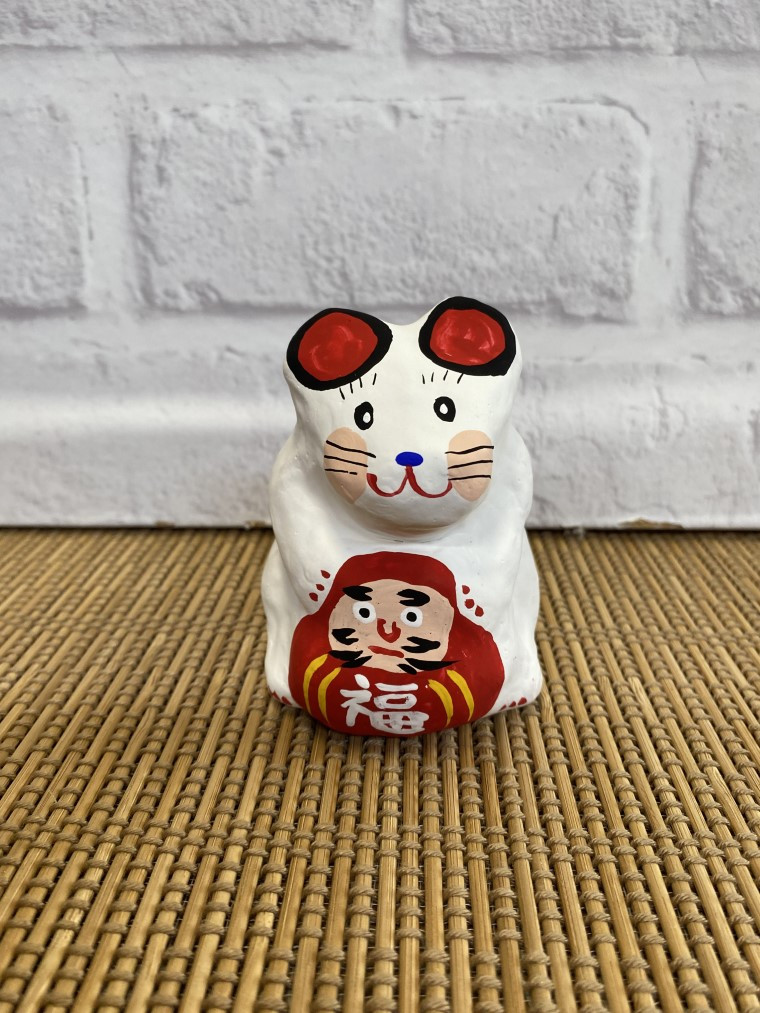 
                  達磨抱き子(ねずみ)手作り張子人形【埼玉県 春日部市 達磨抱き子 ねずみ 干支 置物 手作り 張子人形 縁起物 伝統工芸 ギフト】(AW014-1)
                