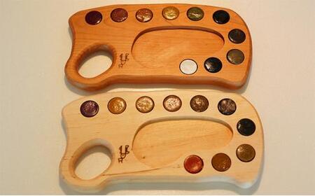 木製パレット2個とパレット用絵の具20個