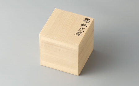 【有田焼】重要無形文化財 マグカップ  桃絵  / 佐賀県 / 今右衛門焼佐賀店有銘堂[41AAAY015]