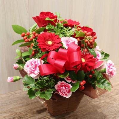 ふるさと納税 ふじみ野市 【レッド系:バラ、ガーベラ+季節のお花】生花アレンジメント |  | 01