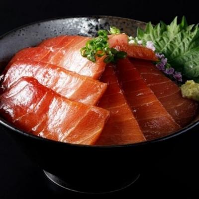 ふるさと納税 三浦市 【本まぐろの味わいをダイレクトに】ギフト箱入　天然本まぐろ中とろづけ丼の具(ag2601) |  | 01