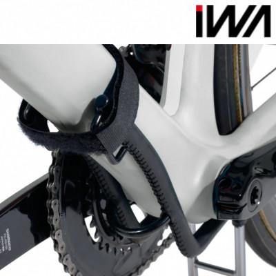 ふるさと納税 岩倉市 「カリモク家具」と共同開発、高級天然木材のロードバイクスタンド「iWA1匠」 ウォールナット |  | 02