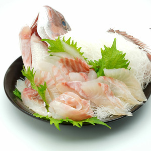 （冷蔵） 鯛 1匹 朝どれ 内蔵処理済み 伊勢志摩産 城水産 真鯛 まだい たい tai 新鮮 魚 魚介 海鮮 海産物 海 特産品 海の幸 真空チルド 刺し身 塩焼き 丸焼き 煮付け 尾頭付き 産地直