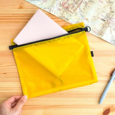 ふるさと納税 名古屋市 【黄色】A5サイズが入る軽いナイロンフラットポーチ　旅行用　着替え