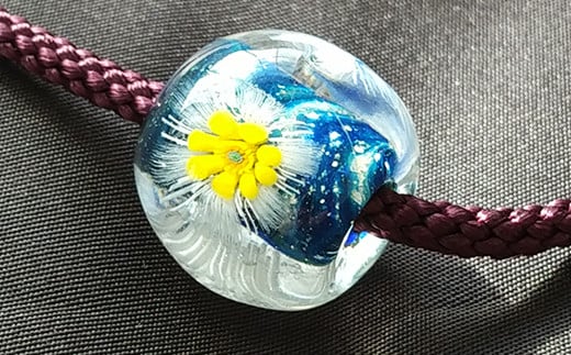 【 南部花とんぼ玉 】 ひも付き （ 宙花 ）／ とんぼ玉 アクセサリー ネックレス 一つだけ オンリーワン 蜻蛉玉 ガラス細工 一点物 工芸品 和装 小物 プレゼント ギフト 贈り物 誕生日 普段着 和服 かわいい 可愛い おしゃれ ファッション雑貨 キレイ きれい 綺麗 女性 彼女