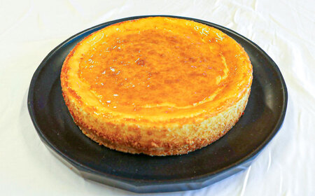 コザの町から生まれたチーズケーキ『ゴールドプレーン 』Lホール (18cm / 650g) チーズケーキ ケーキ 冷凍 取り寄せ ギフト 沖縄市 / 株式会社ファーストマーク[BCBR001]