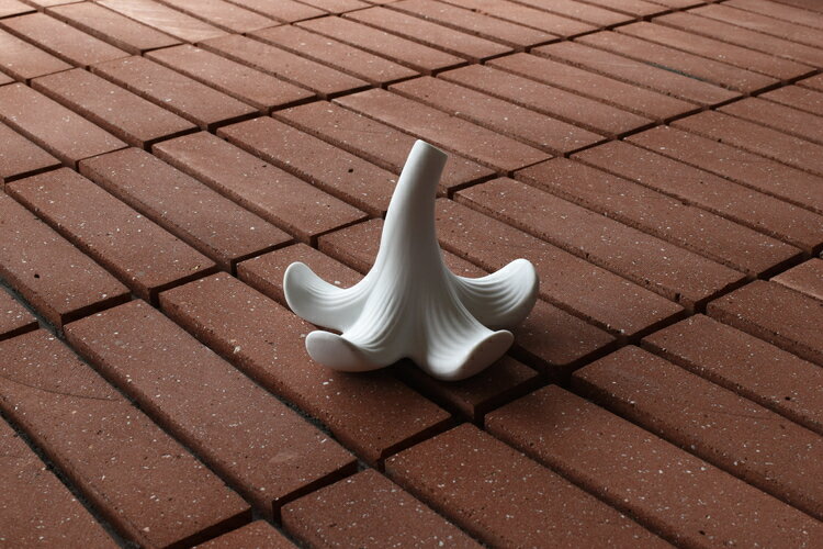 【ふるさと納税】 1616/ S&B Bloom Flower Vase White 有田焼 花瓶 一輪挿し フラワーベース ゆりの花 花器 A18-228