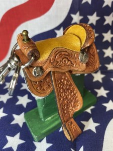 a20-367　ミニチュア ウエスタン サドル キーリング