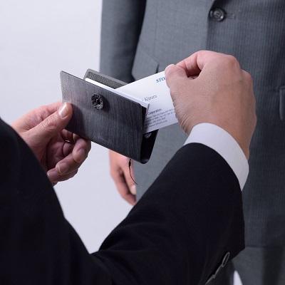 ふるさと納税 小千谷市 【雪国の無垢材使用】ストーリオ 名刺入れヨコ型 黒染め |  | 01