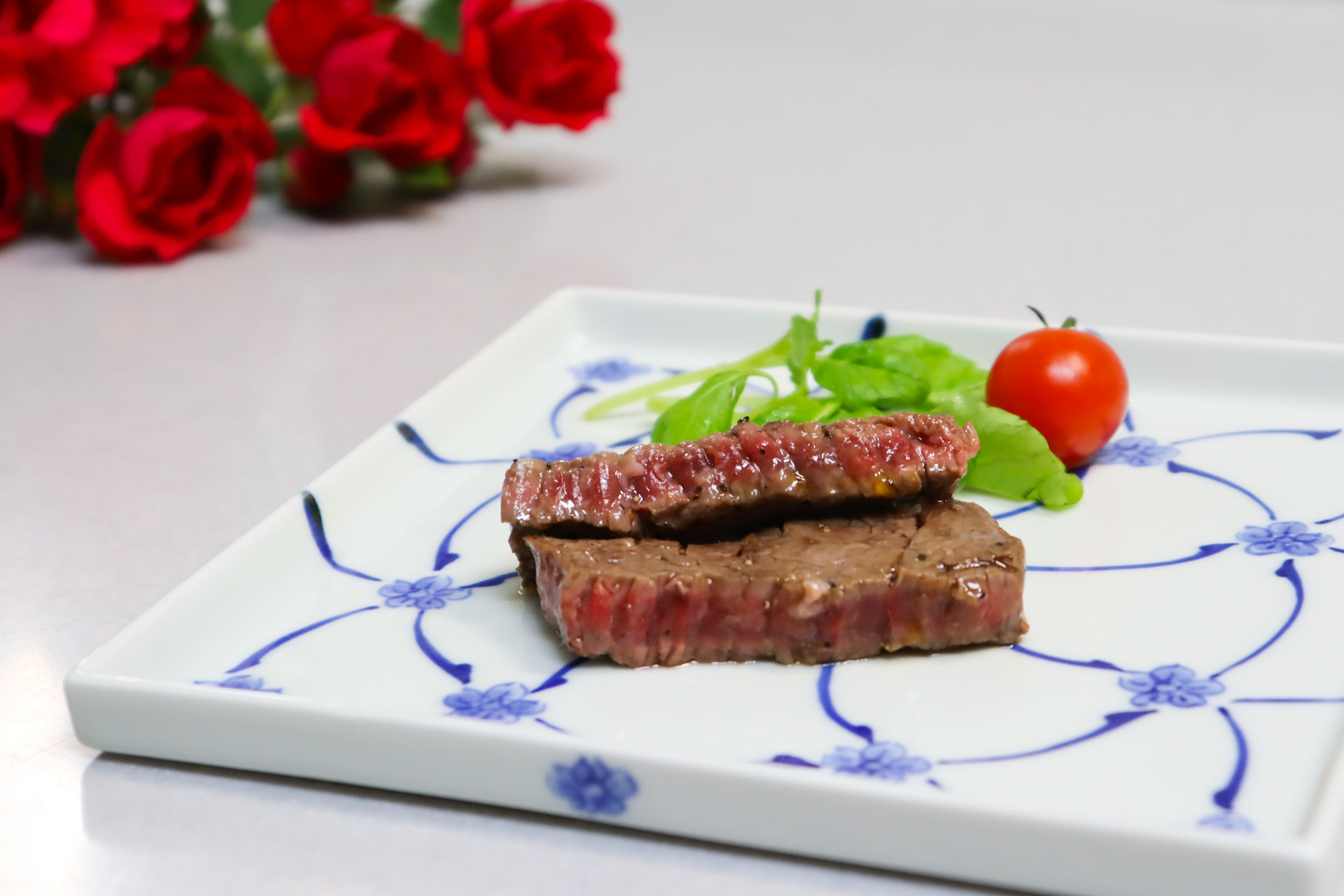 
            有田焼 正角切立皿 角18cm 染付梅小紋 【大慶】 皿 正方形 食器 磁器 A12-160
          