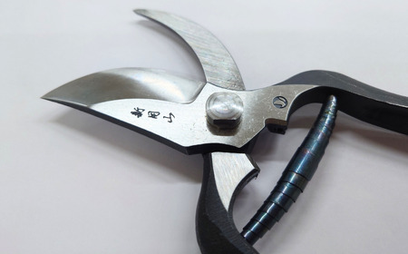 [新月山] 剪定鋏 225mm( 9吋) 園芸刃物 プロ仕様 最高峰 果樹園から好評 園芸用品 燕三条製【032S039】