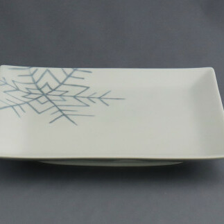 赤絵白磁硯処 雪月花 角皿19cm スノークリスタル〈ブルー〉有田焼 A18-4