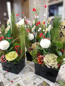 (1258)お花 フラワー 花 門松 アレンジメント お正月 年末年始 縁起 山口県 飾り 正月飾り 期間限定 松 千両 葉牡丹 ミニ門松 正月 新年