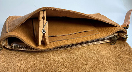 【八幡レザー 】お財布ポシェット（キャメル）【DP03SM】