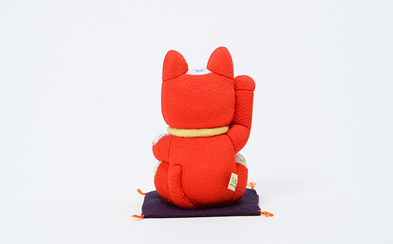 No.179-02 木目込人形（招き猫・風水（中）赤） ／ まねきねこ 猫 飾り物 人形 置物 ちりめん 伝統工芸 縁起 開運招福 千客万来 商売繁盛 金運 インテリア プレゼント 雑貨 可愛い 柿沼