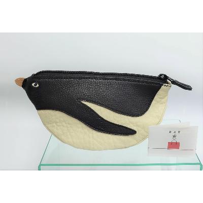 ふるさと納税 富士河口湖町 「鞄工房　香」ペンギンのポーチ