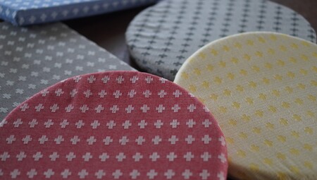 刺し子クッション（丸形）（ブラウン）（1757）