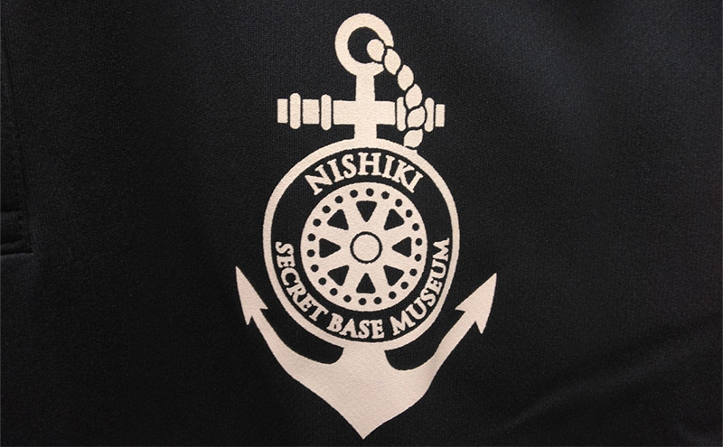 『ひみつ基地ミュージアム』オリジナル焼酎とポロシャツ(ネイビーMサイズ)