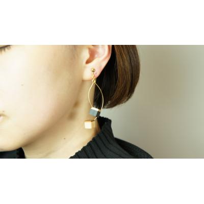 ふるさと納税 日南町 寄木のキューブイヤリング |  | 01