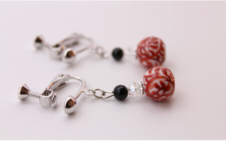 A12-76 二宮閑山 有田焼赤たこ唐草紋様イヤリング