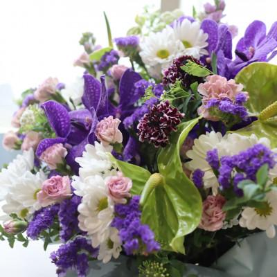 ふるさと納税 筑西市 仏花アレンジメント/LLサイズ〜花瓶不要!届いてそのまま飾れるフラワーアレンジ |  | 01