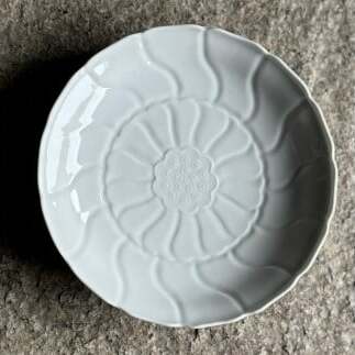 有田焼 白磁睡蓮彫和皿 2枚【有田焼 花伝作】食器 器 和皿 皿 白 シンプル 上品 A20-592_イメージ2