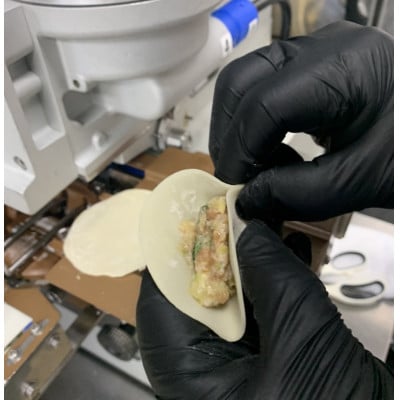 能登豚と新鮮キャベツのやみつき餃子　78個　専用タレ2本　ラー油1本付き 餃子のコンドル【配送不可地域：離島】