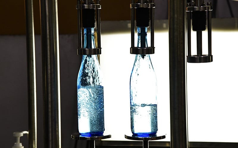 【米島酒造】「青/Blue 15度」「星の灯 25度」720ml×各1本 泡盛 蒸留酒 焼酎 アルコール 酒 酵母 発酵 米 黒麹 米麹 もろみ 熟成 蒸留 ブレンド 大賞受賞 酒造り 小規模生産 手