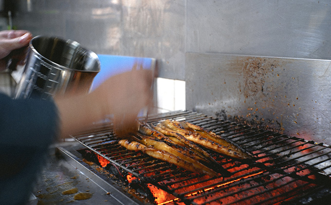 穴子 焼き穴子 3尾入 225g 蒲焼き 小分け 真空パック 厳選 特選 不揃い 小ぶり 魚貝類 魚介類 おかず 和食 魚料理 青島 冷蔵 冷蔵配送 岡山 岡山県 瀬戸内市