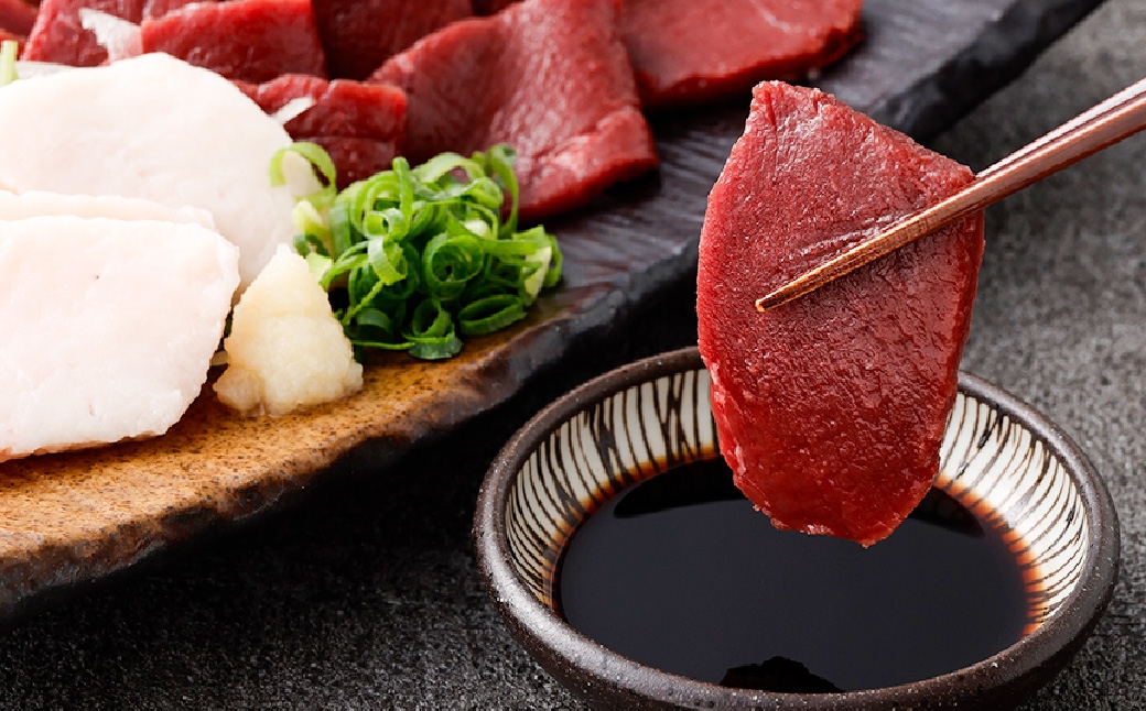 国産 紅白 （ 赤身 ・ コウネ ） 馬刺し 約850g 馬刺し用醤油ミニボトル付き