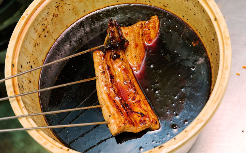 【職人手焼き】国産特大うなぎ蒲焼2尾（1尾あたり約170g前後）【国産 特大 うなぎ 鰻 ウナギ ふっくら 柔らか 鰻重 きざみ鰻 うなぎのせいろ蒸 タレ付 弁当】(H097113)