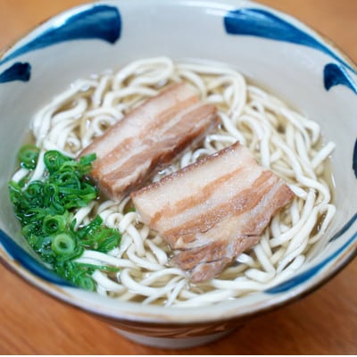 沖縄そば屋「米八そば」　三枚肉そば　3食セット【配送不可地域：離島・北海道・東北・関東・信越、北陸・東海・近畿・中国・四国・九州】