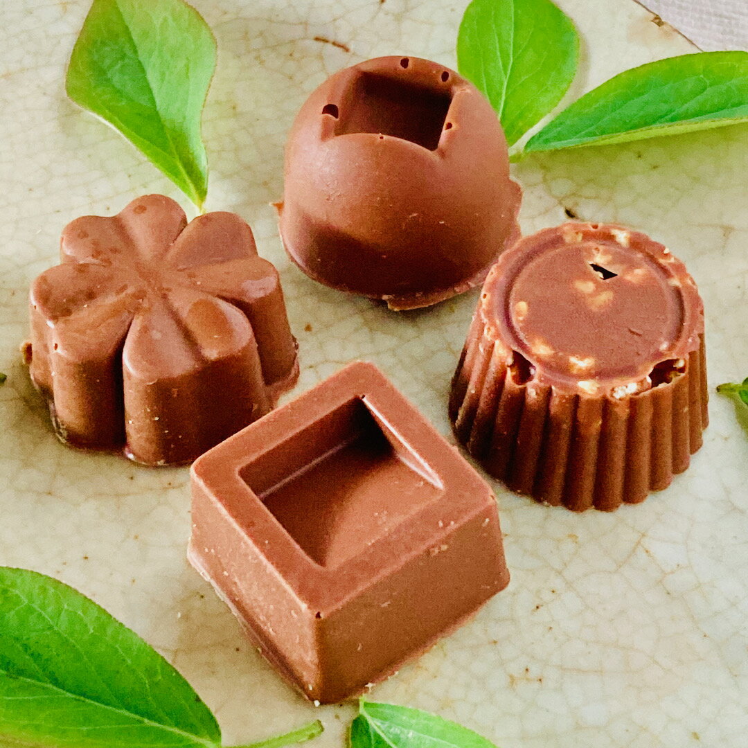 【ふるさと納税】ミニ ミルク チョコ 詰合わせ〈4個〉ヘーゼルナッツ ピスタチオ クルミ アーモンド 白砂糖不使用 スイーツ デザート お菓子 おやつ チョコレート プレゼント ギフト バレンタイン ホワイトデー 人気 おすすめ 手作り 詰め合わせ 宮崎県 綾町 送料無料
